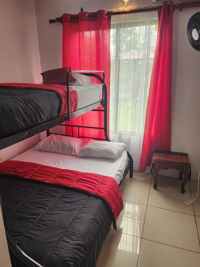Elegant Villa In La Fortuna With Spacious Backyard Plus Very Private Pool & Parking Exterior foto
