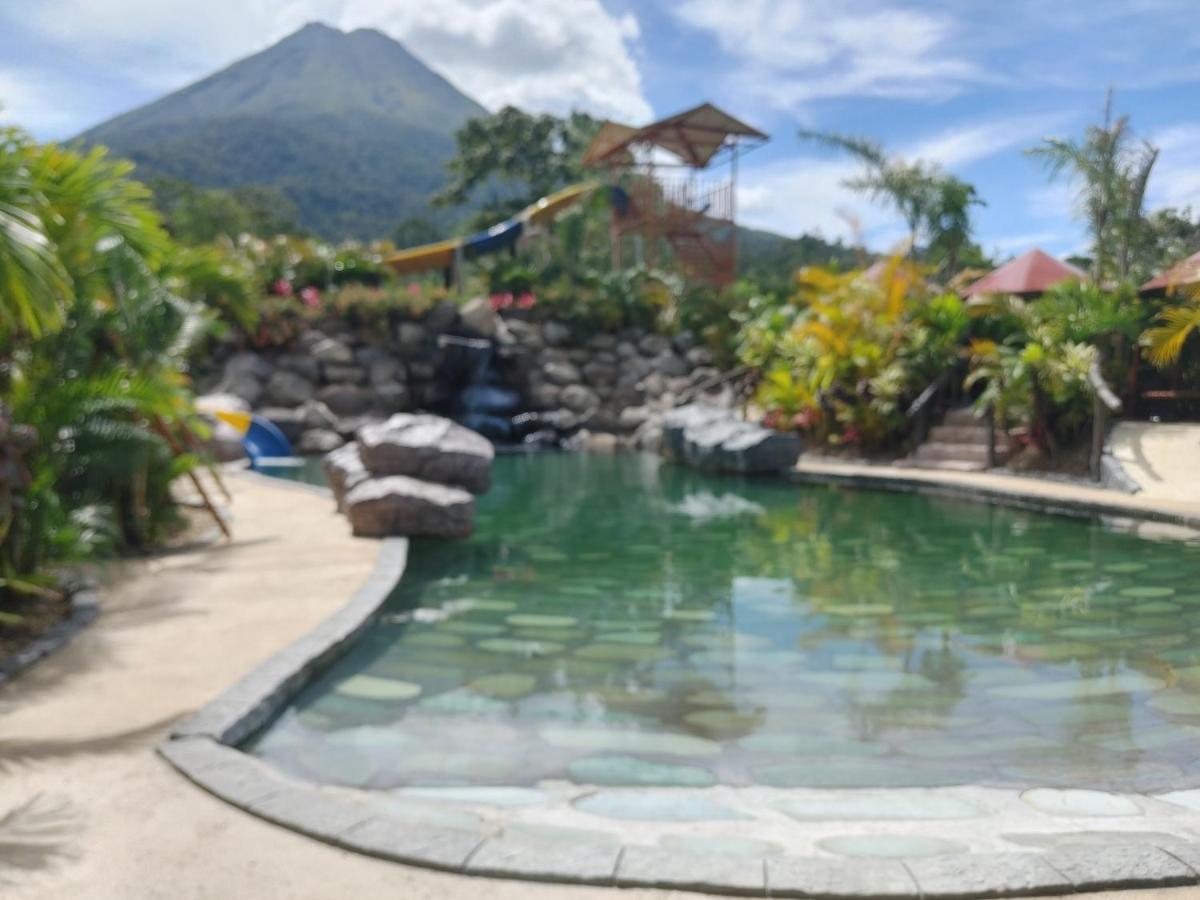 Elegant Villa In La Fortuna With Spacious Backyard Plus Very Private Pool & Parking Exterior foto
